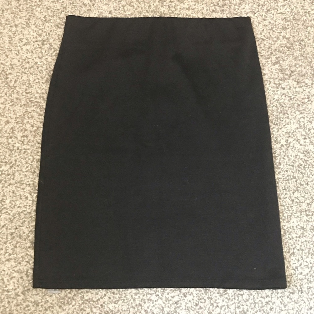 ⛔️SOLD⛔️Black Bodycon Skirt
